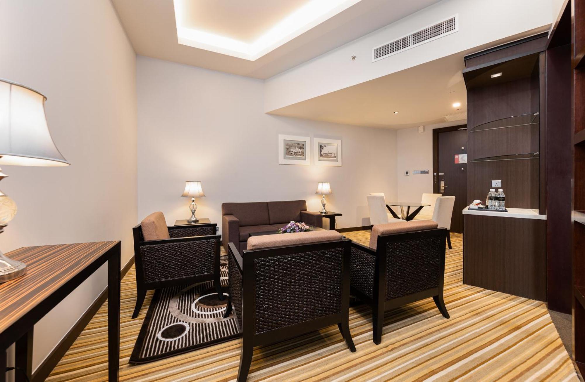 Raia Hotel & Convention Centre Kuching Exterior photo